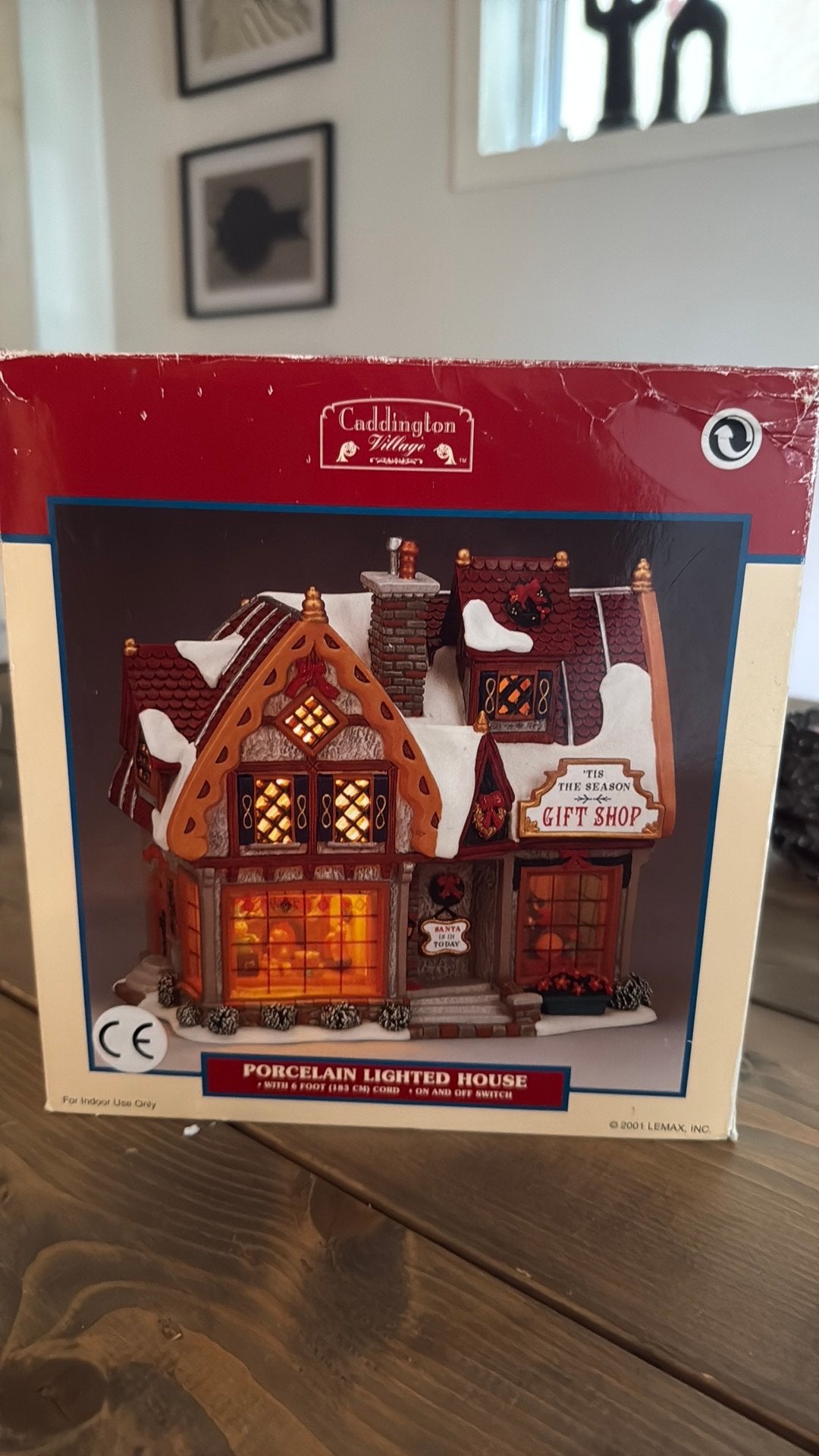Lemax "Caddington VillagXmas -Tis the Season Gift Shop 15585, Ophalen of Verzenden, Zo goed als nieuw