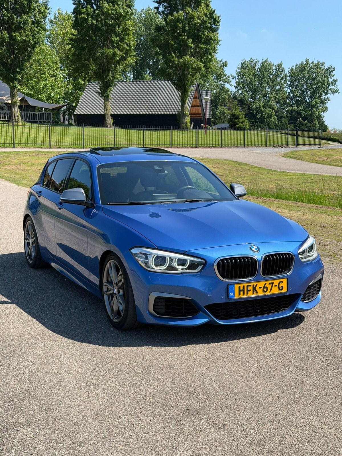 BMW 1-Serie M140i Xdrive Estoril Blue MHD STG2+, Auto's, Zwart, 340 pk, Vierwielaandrijving, Particulier