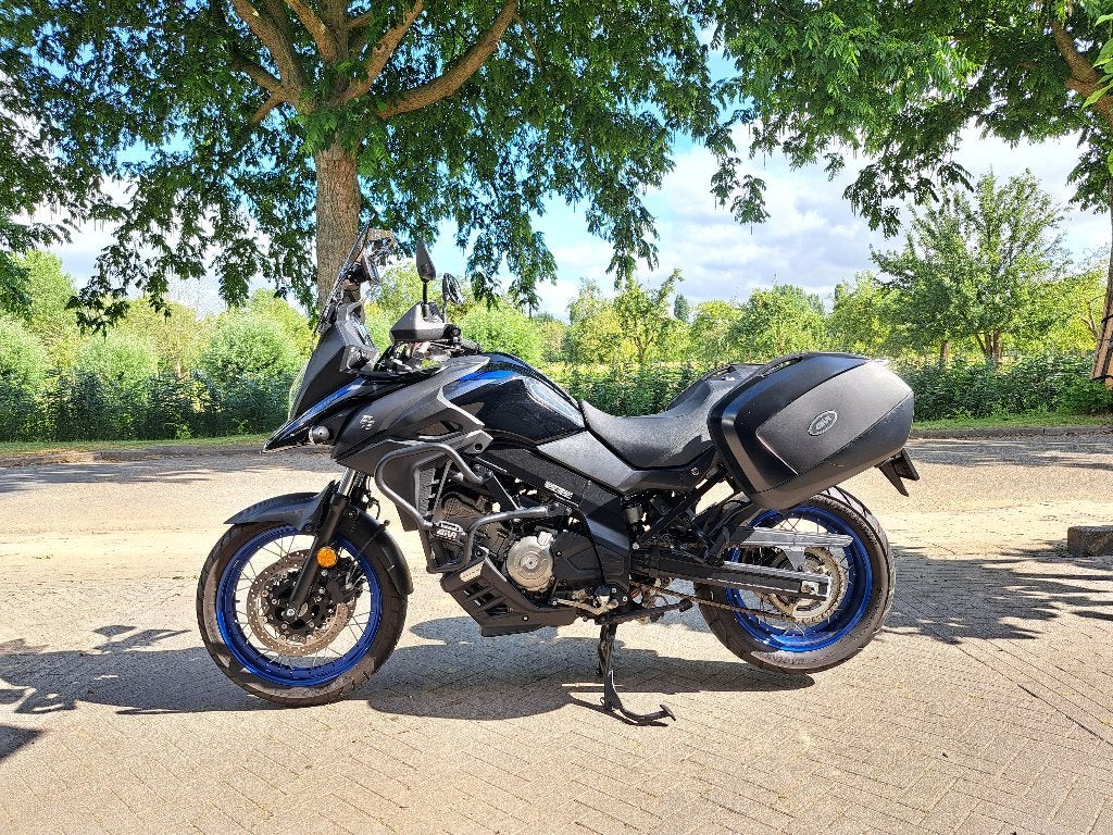 Suzuki V-Strom DL650 XTA | 2023 | 5.900 km | GIVI kofferset, Motoren, Motoren | Suzuki, 2 cilinders, Occasion, Motorrijbewijs A