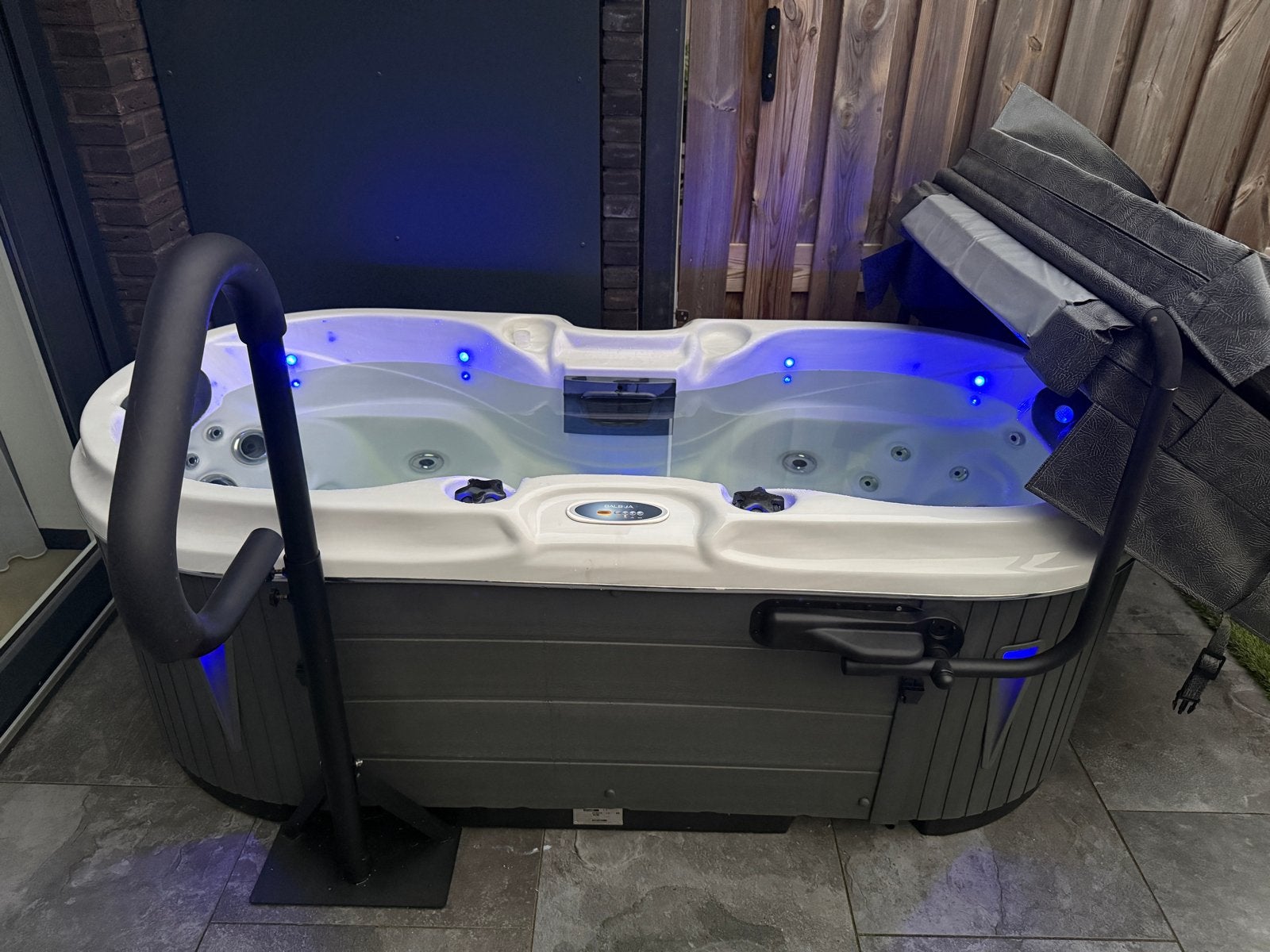 spa bliss jacuzzi 2 persoons, Ophalen, Gebruikt, Afdekzeil, Vast