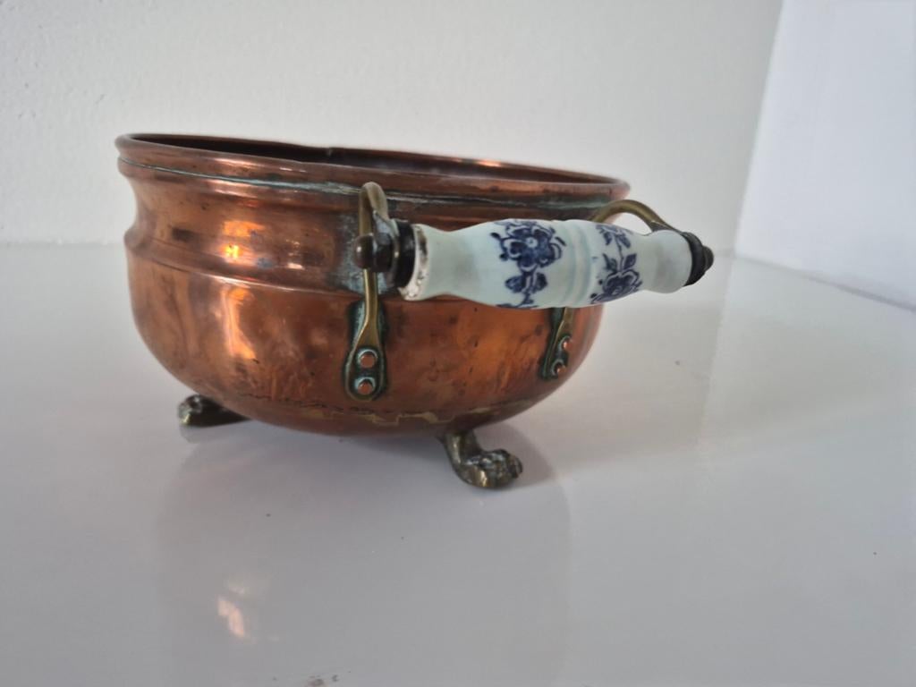 Antieke Koperen Pot met Porseleinen Handvatten, Antiek en Kunst, Antiek | Koper en Brons, Ophalen of Verzenden