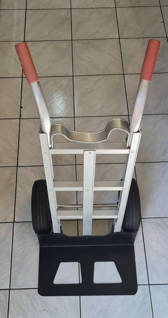 Steekwagen van sterk aluminium in goede staat, Doe-het-zelf en Verbouw, 60 tot 80 liter, Ophalen of Verzenden, Steekwagen