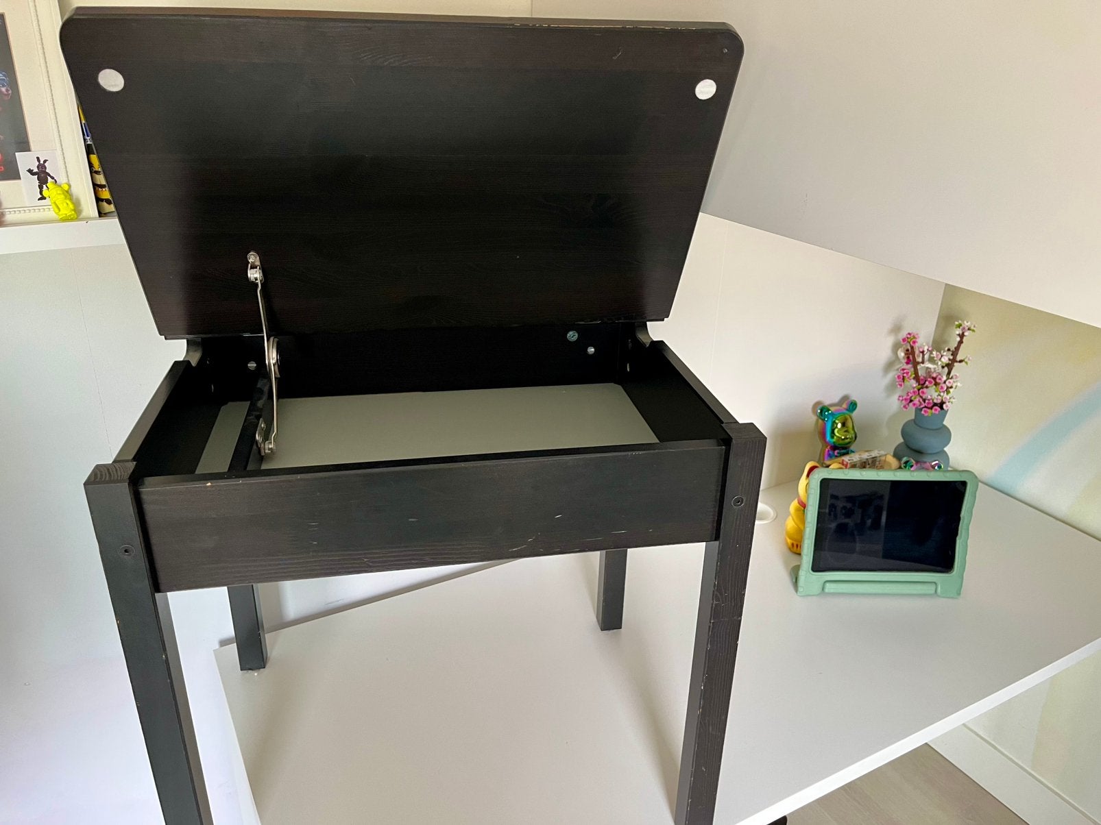 IKEA SUNDVIK bureau kind – zo goed als nieuw, Huis en Inrichting, Bureaus, Ophalen, 60 cm, Hout, Kinderbureau
