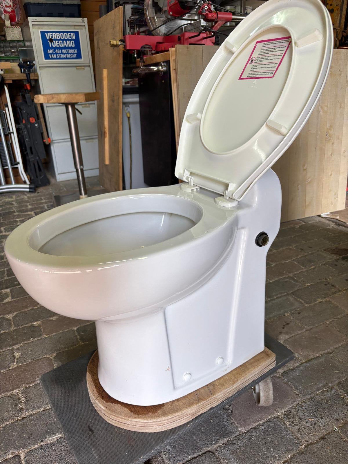Sanibroyeur toilet, Doe-het-zelf en Verbouw, Sanitair, Ophalen, Zo goed als nieuw, Toilet