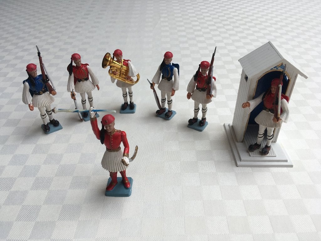 Set van 7 miniatuursoldaatjes Griekse Evzone met paleiswacht, Ophalen of Verzenden, Zo goed als nieuw