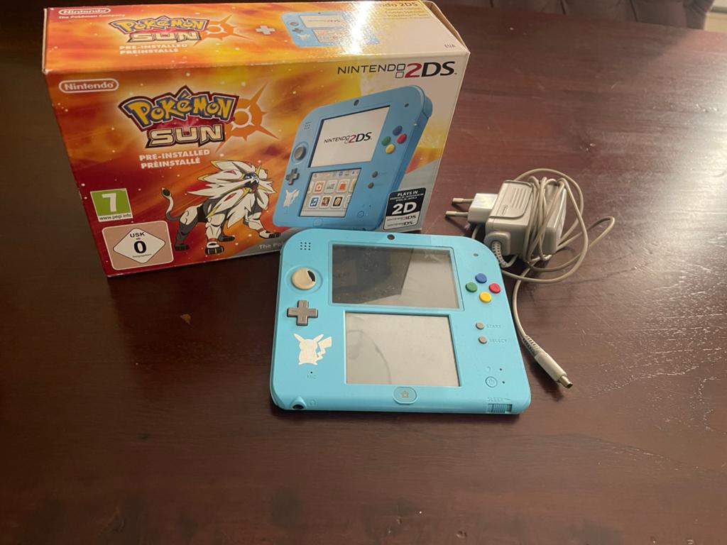 Nintendo 2DS Pokémon Sun Edition - Compleet met doos, Spelcomputers en Games, Spelcomputers | Nintendo 2DS en 3DS, Met games, Blauw