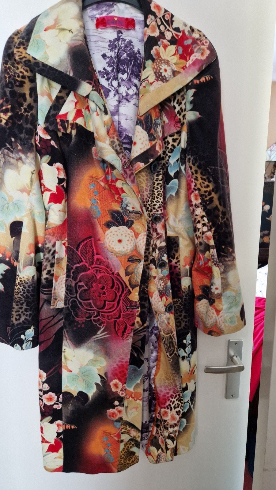 Unieke kleurrijke jas met bloemen- en dierenprint, Kleding | Dames, Maat 38/40 (M), Meerkleurig, Ophalen of Verzenden, Zo goed als nieuw