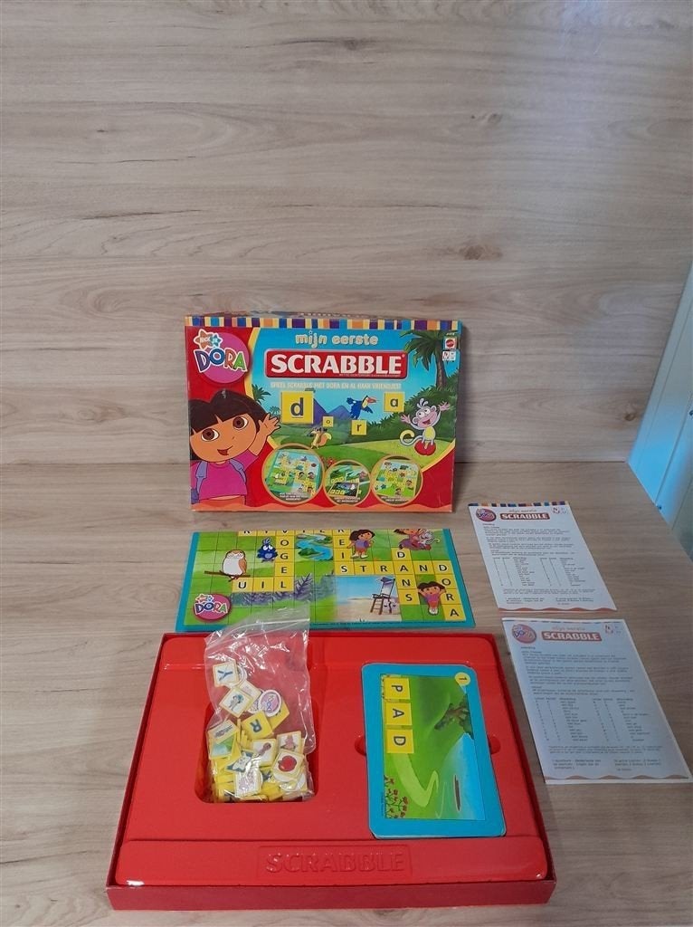 Dora mijn eerste scrabble [s1011], Hobby en Vrije tijd, Gezelschapsspellen | Bordspellen, Verzenden, Zo goed als nieuw