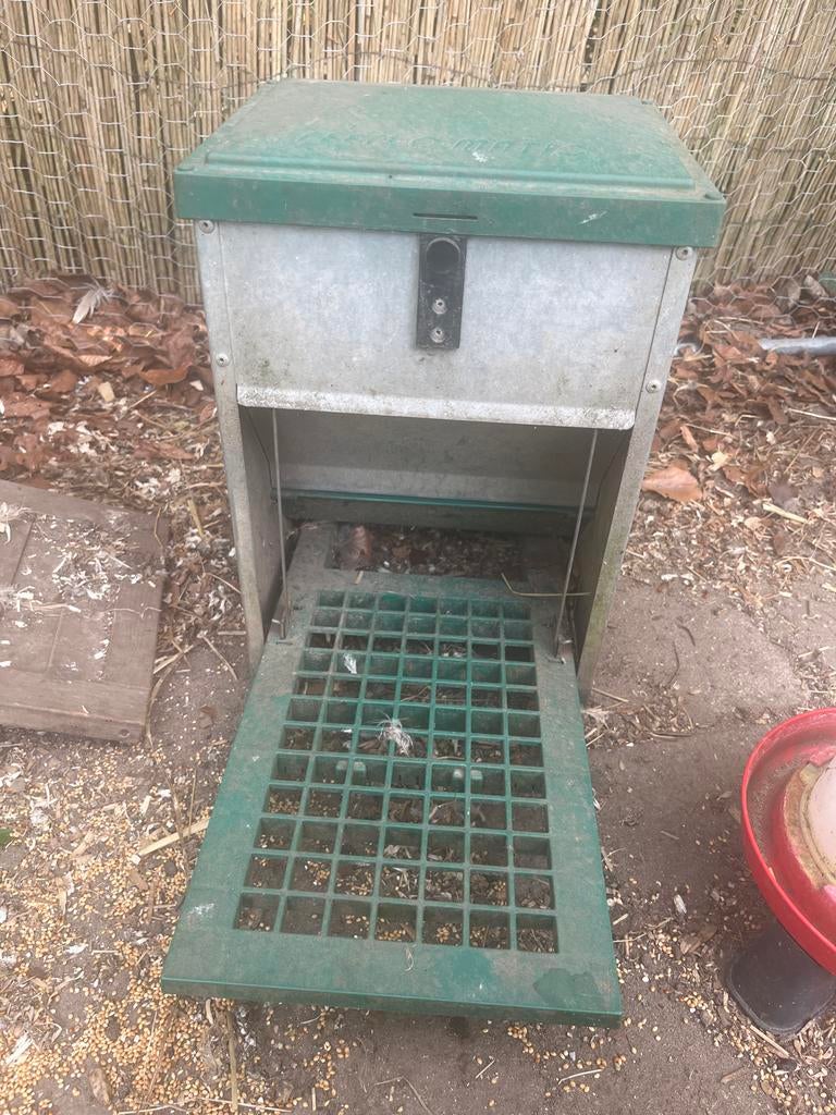 Feed o matic voor kippenvoer, Ophalen of Verzenden, Zo goed als nieuw, Drinken en Voederen