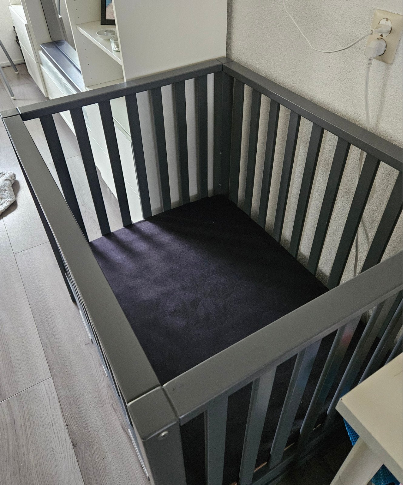 Grijze box met lade, matras en boxkleed, Ophalen, Zo goed als nieuw, Vierkant, In hoogte verstelbaar
