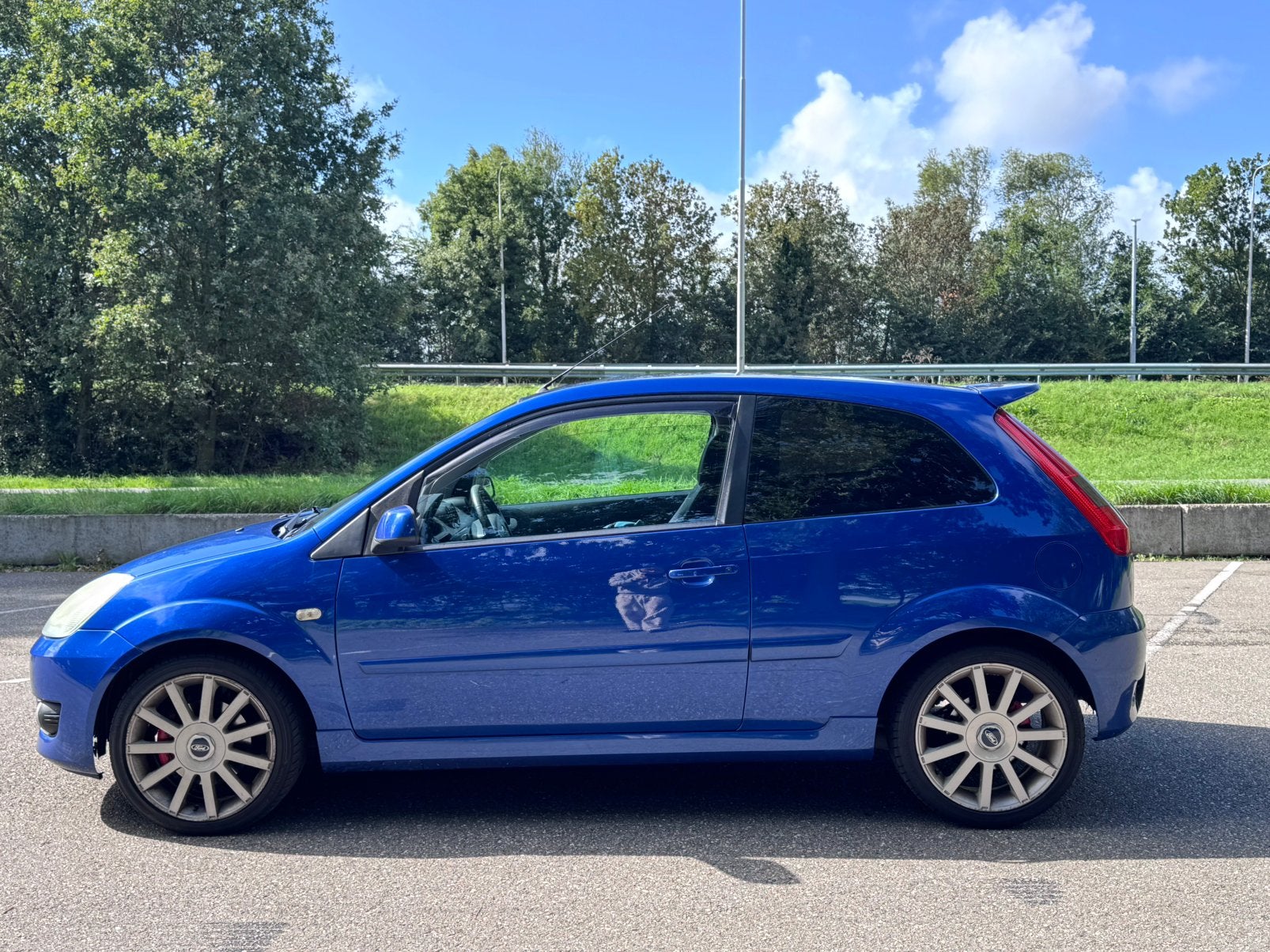 Ford Fiësta 2.0 16V ST NIEUWE APK, Auto's, Voorwielaandrijving, 1037 kg, 40 €/maand, 4 cilinders
