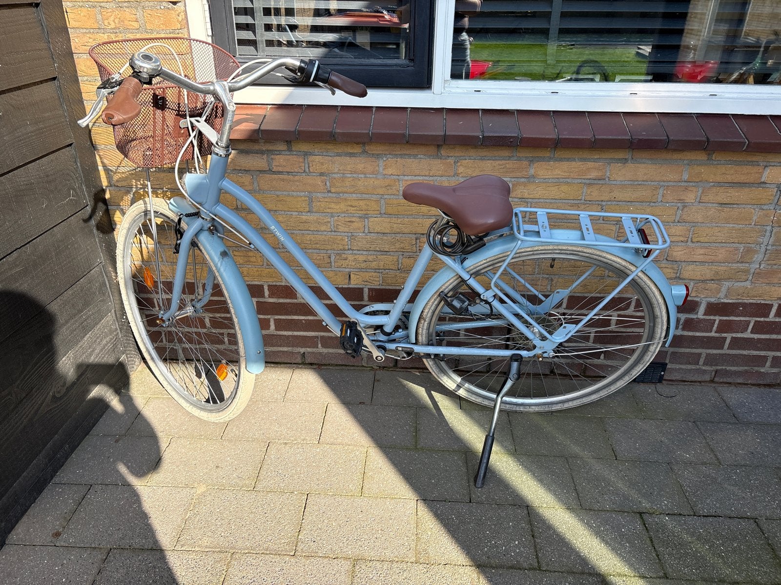 B'Twin stadsfiets met mandje - Lichtblauw, Fietsen en Brommers, Velgrem, Versnellingen, Ophalen, Overige merken