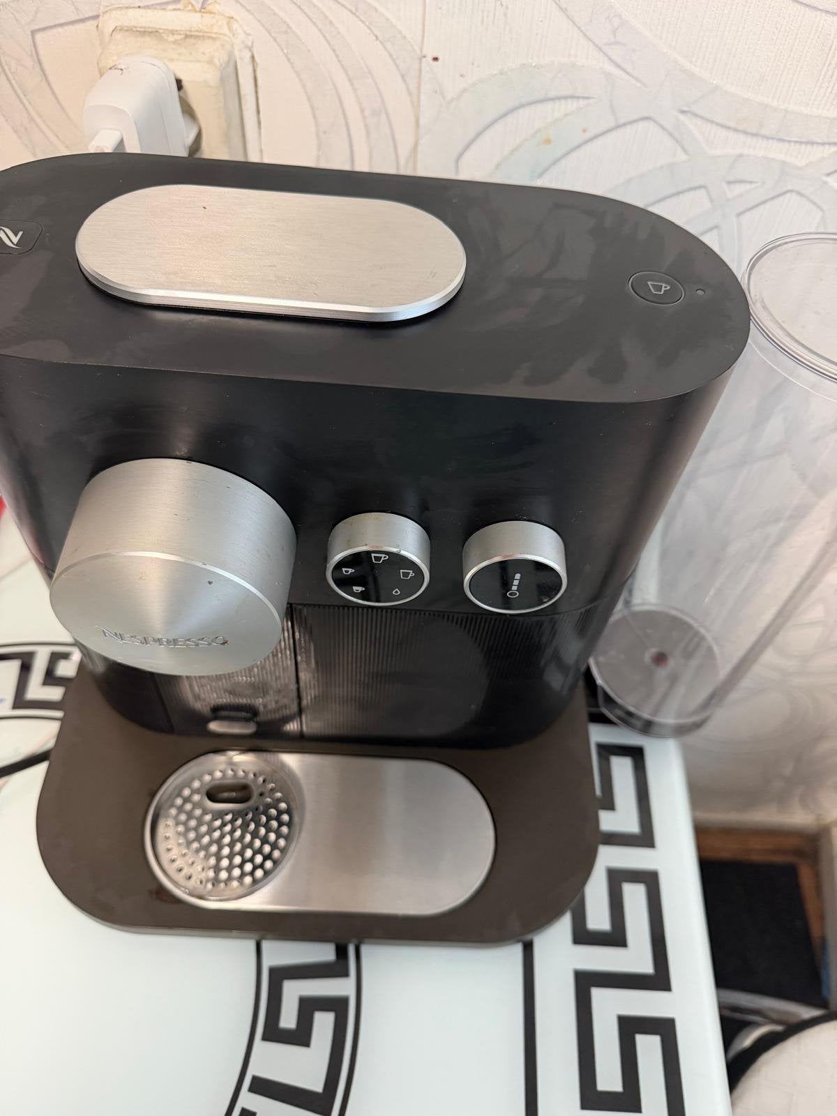 Nespresso machine, Ophalen of Verzenden, Zo goed als nieuw, Koffiemachine