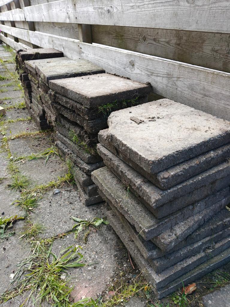 Gratis tegels +/- 25m2 en kleine tegeltjes - Leeuwarden, Overige materialen, Gebruikt, Ophalen of Verzenden, 20 tot 40 cm