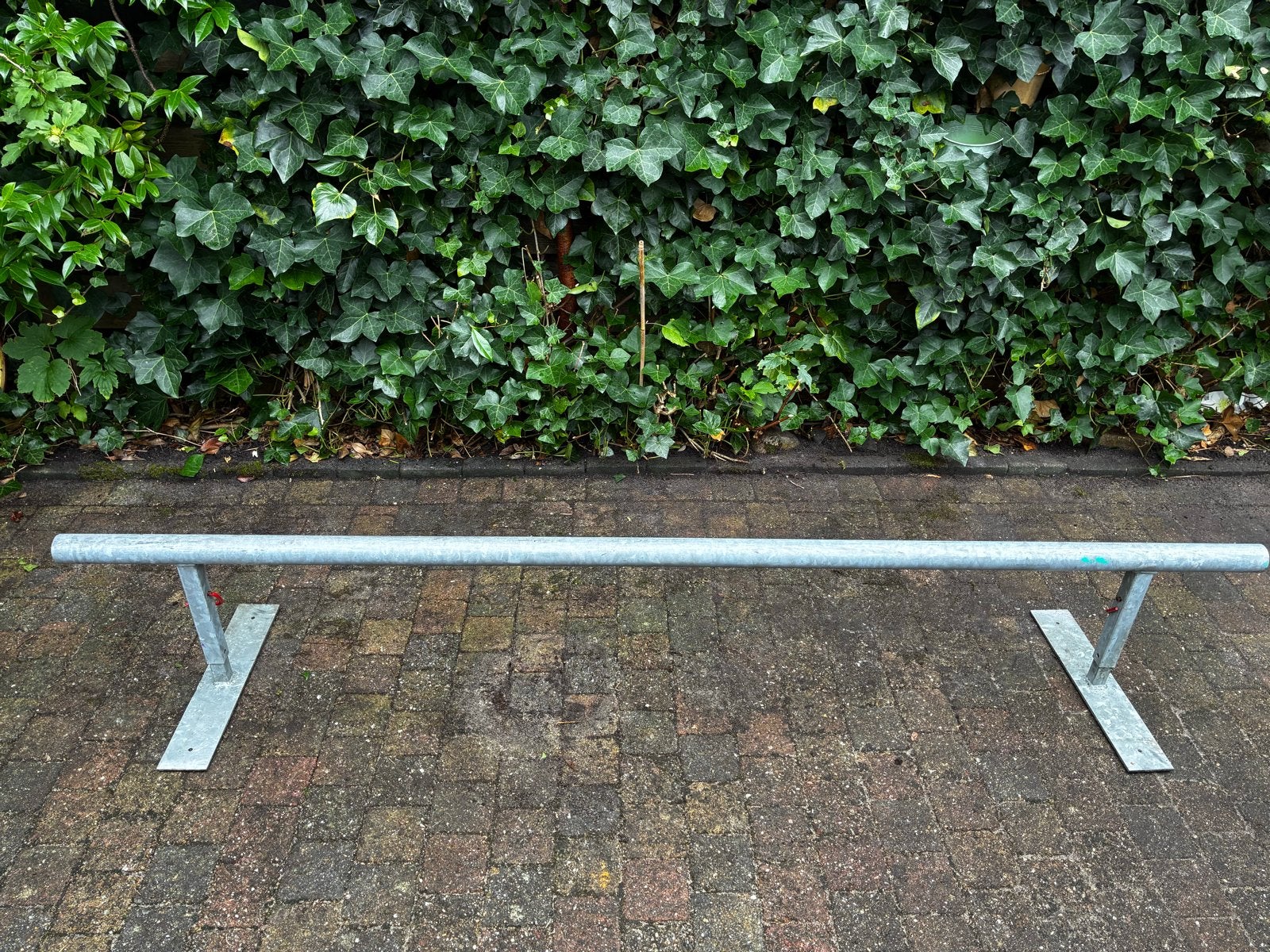 Skateboard Grind Rail - 2 meter lang in hoogte verstelbaar, Ophalen, Zo goed als nieuw, Overige typen