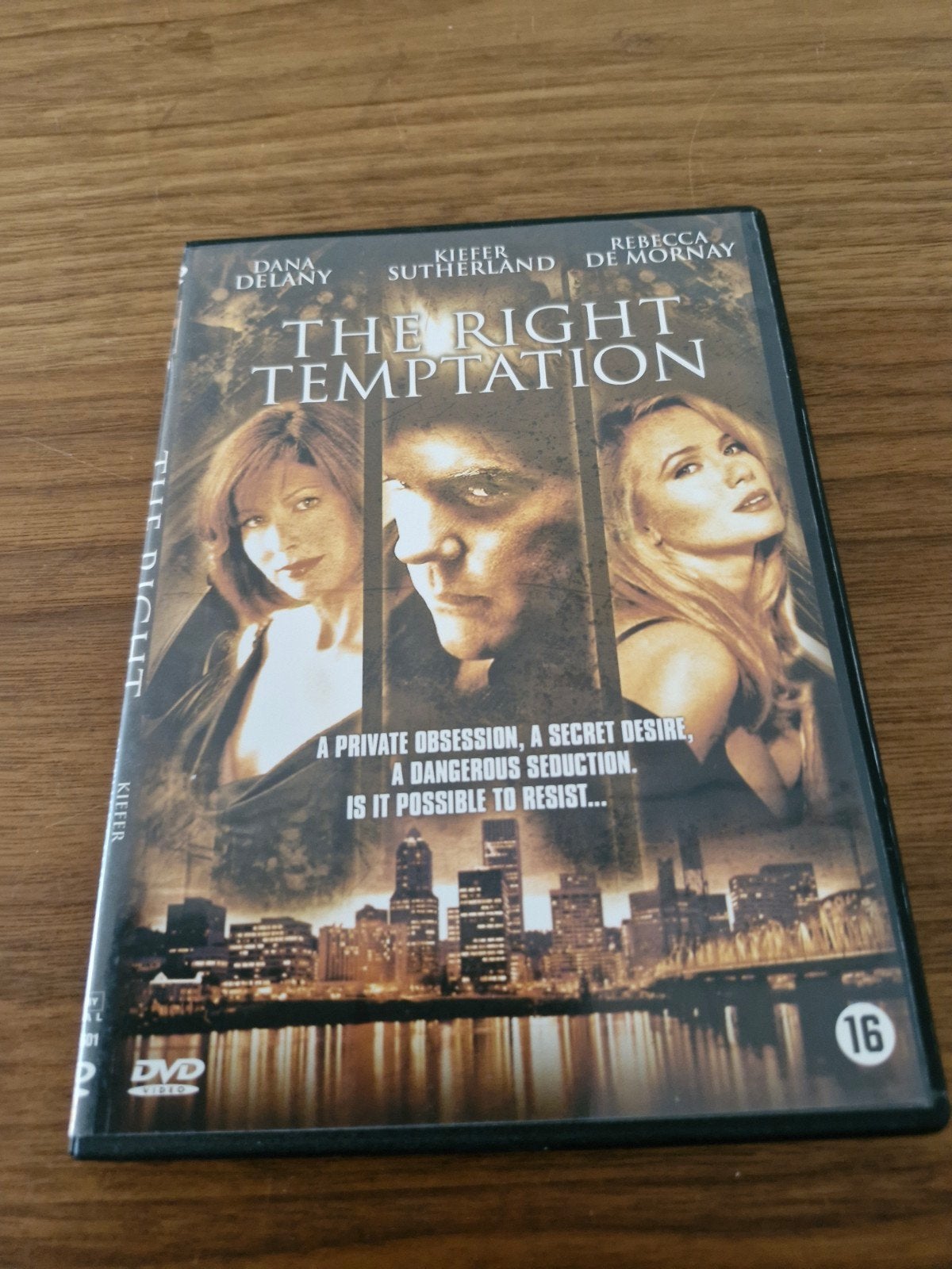 The Right Temptation DVD - Thriller met Kiefer Sutherland, Psychologische thriller, Vanaf 16 jaar, Nederlands, Ophalen of Verzenden