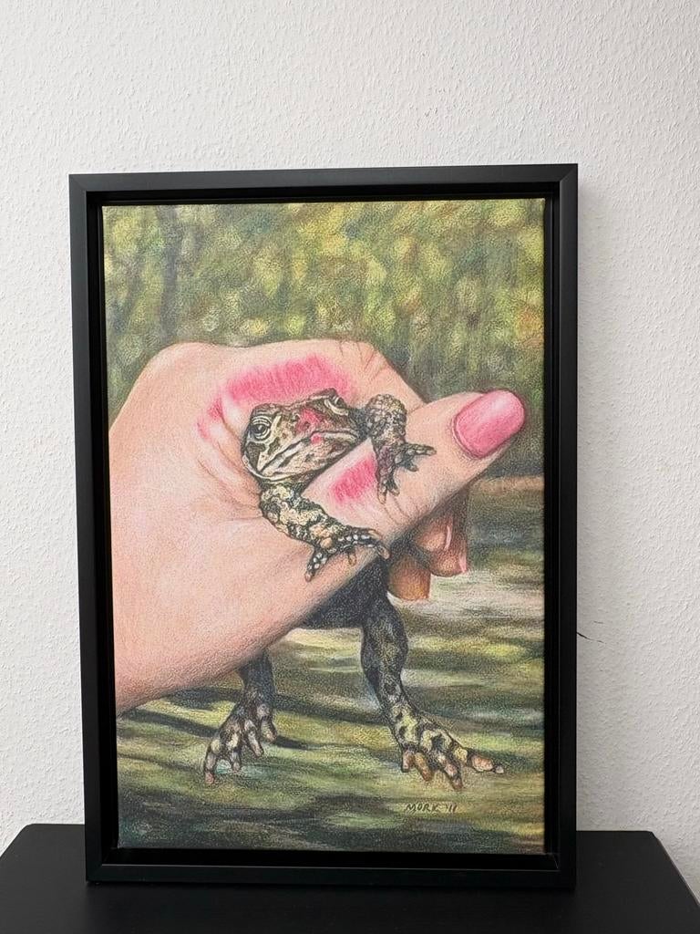 Schilderij "The Wrong One" - Janie Mork incl zwarte baklijst, Minder dan 50 cm, 50 tot 75 cm, Nieuw, Ophalen of Verzenden