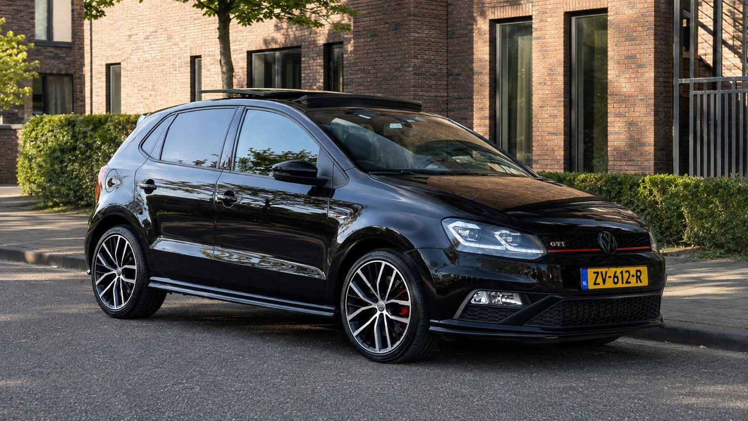 Volkswagen Polo GTI 1.8 TSI 192PK Automaat/ Pano/ 2015, Auto's, Volkswagen, Euro 5, Stof, Zwart, 4 cilinders