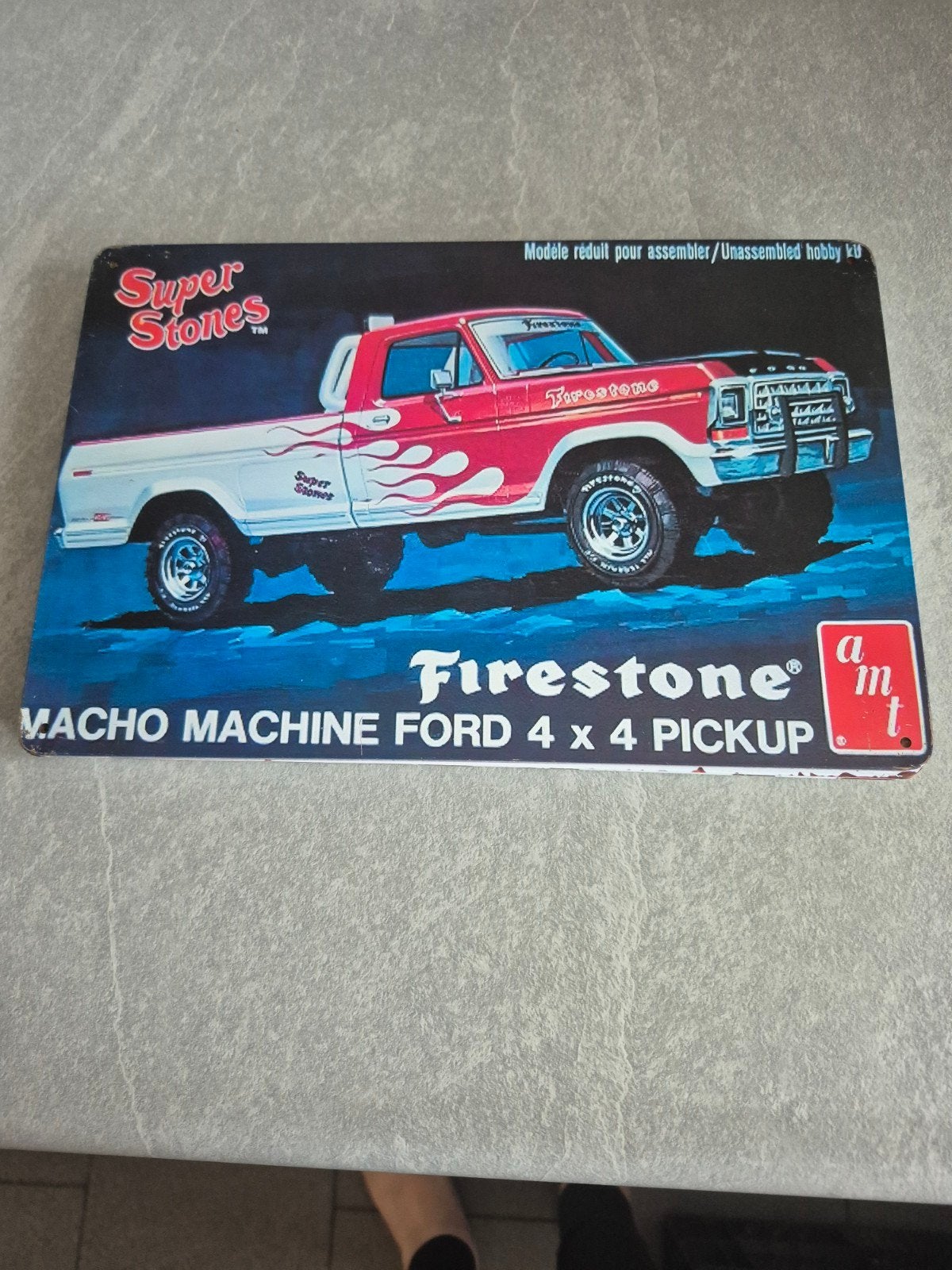 AMT Firestone Macho Machine Ford 4x4 Pickup  metalen bord, Ophalen of Verzenden, Nieuw