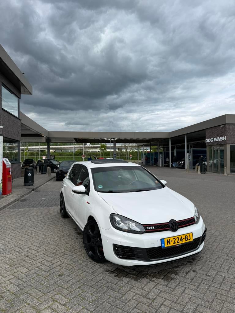 Volkswagen Golf 6 GTI 2.0 155KW DSG 2009 Candy white, Stof, 4 cilinders, 14 km/l, 1314 kg