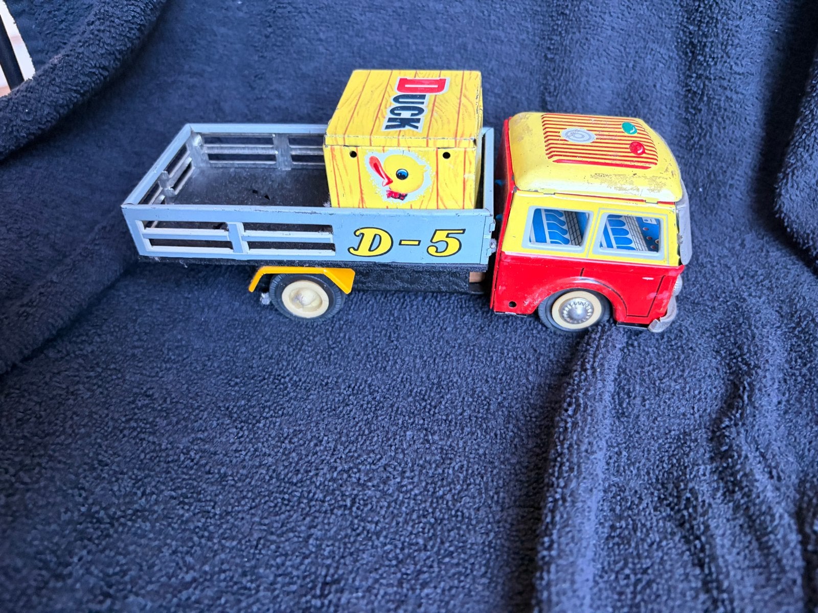 Vintage blikken speelgoed vrachtwagen D-5 met 'Duck' krat, Ophalen of Verzenden