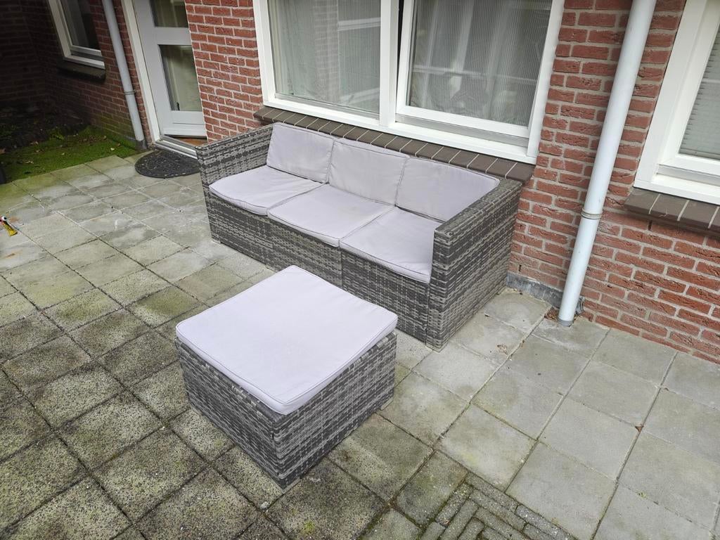 Loungeset met bank en poef - Grijs wicker, Tuin en Terras, Ophalen, Gebruikt, Bank, 3 zitplaatsen