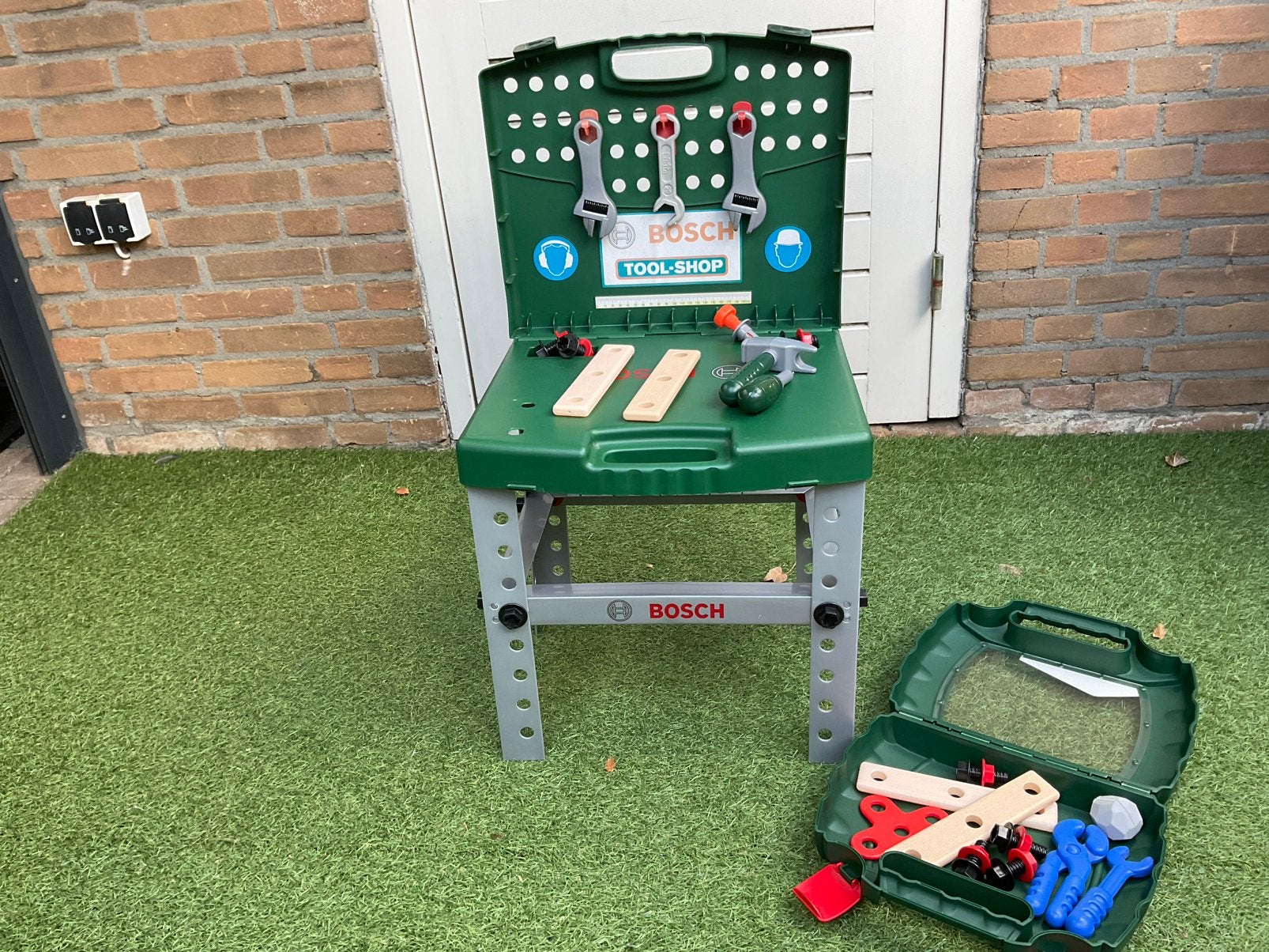Vervoerbare BOSCH TOOL SHOP met gereedschap, Kinderen en Baby's, Ophalen, Zo goed als nieuw