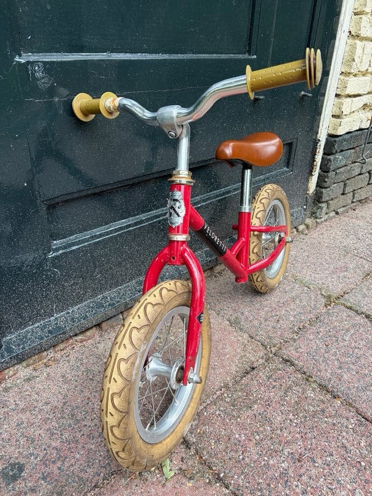 Veloretti loopfiets - Rood, Kinderen en Baby's, Speelgoed | Buiten | Voertuigen en Loopfietsen, Ophalen, Gebruikt, Loopfiets