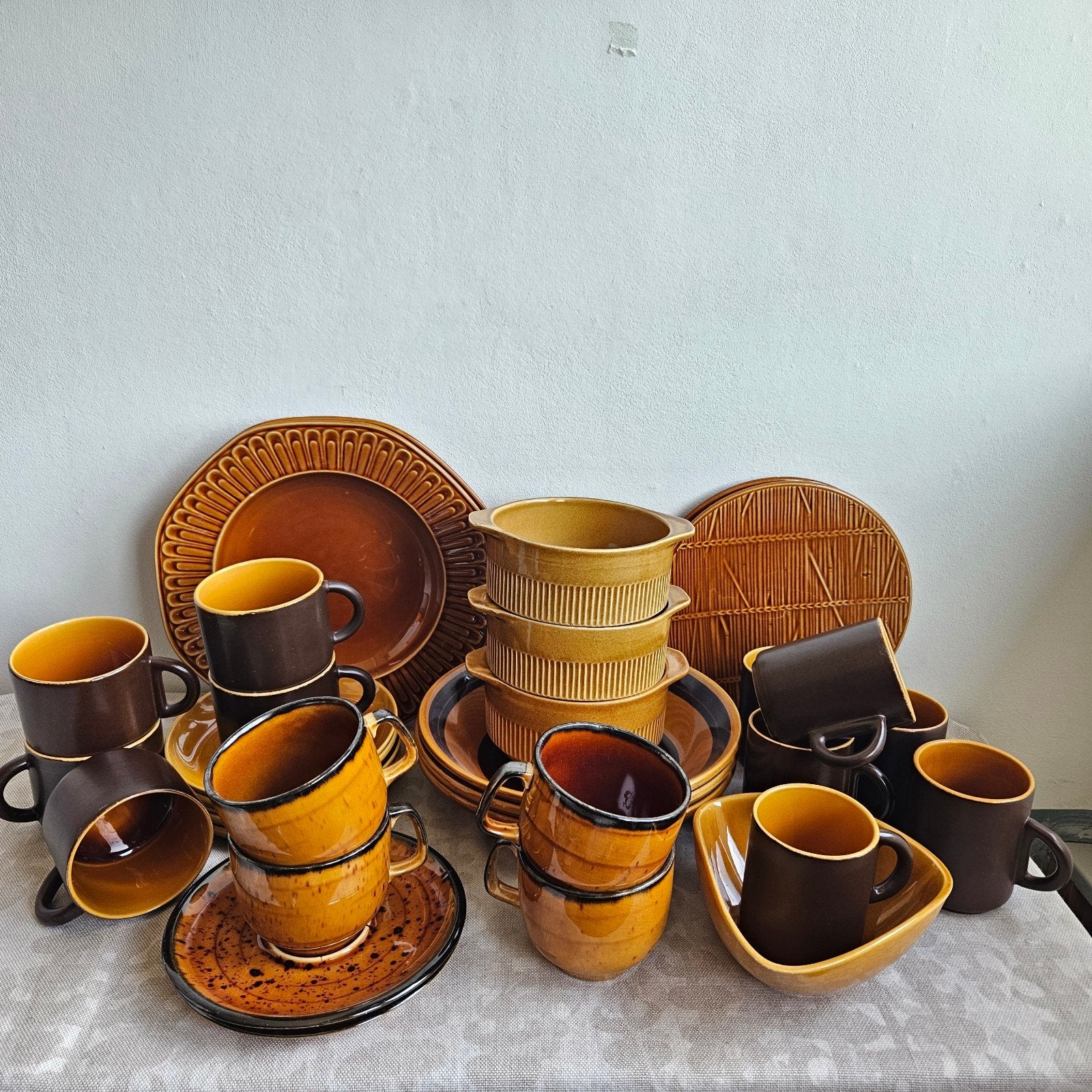 Partij jaren '70 serviesgoed oker/whisky bruin, Ophalen