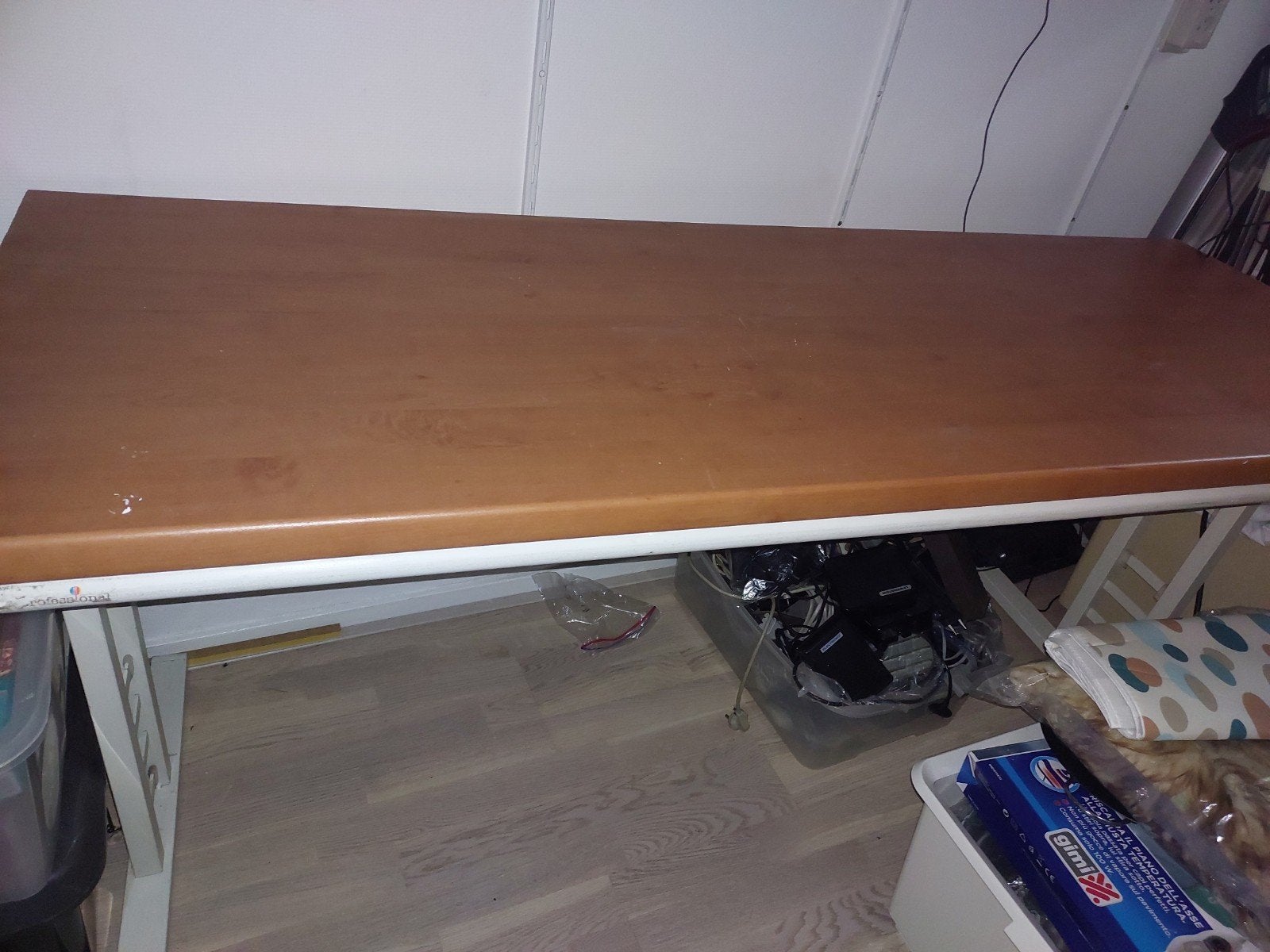Zware verstelbare werktafel met stroomaansluiting, Ophalen, Overige typen, Gebruikt, Hout