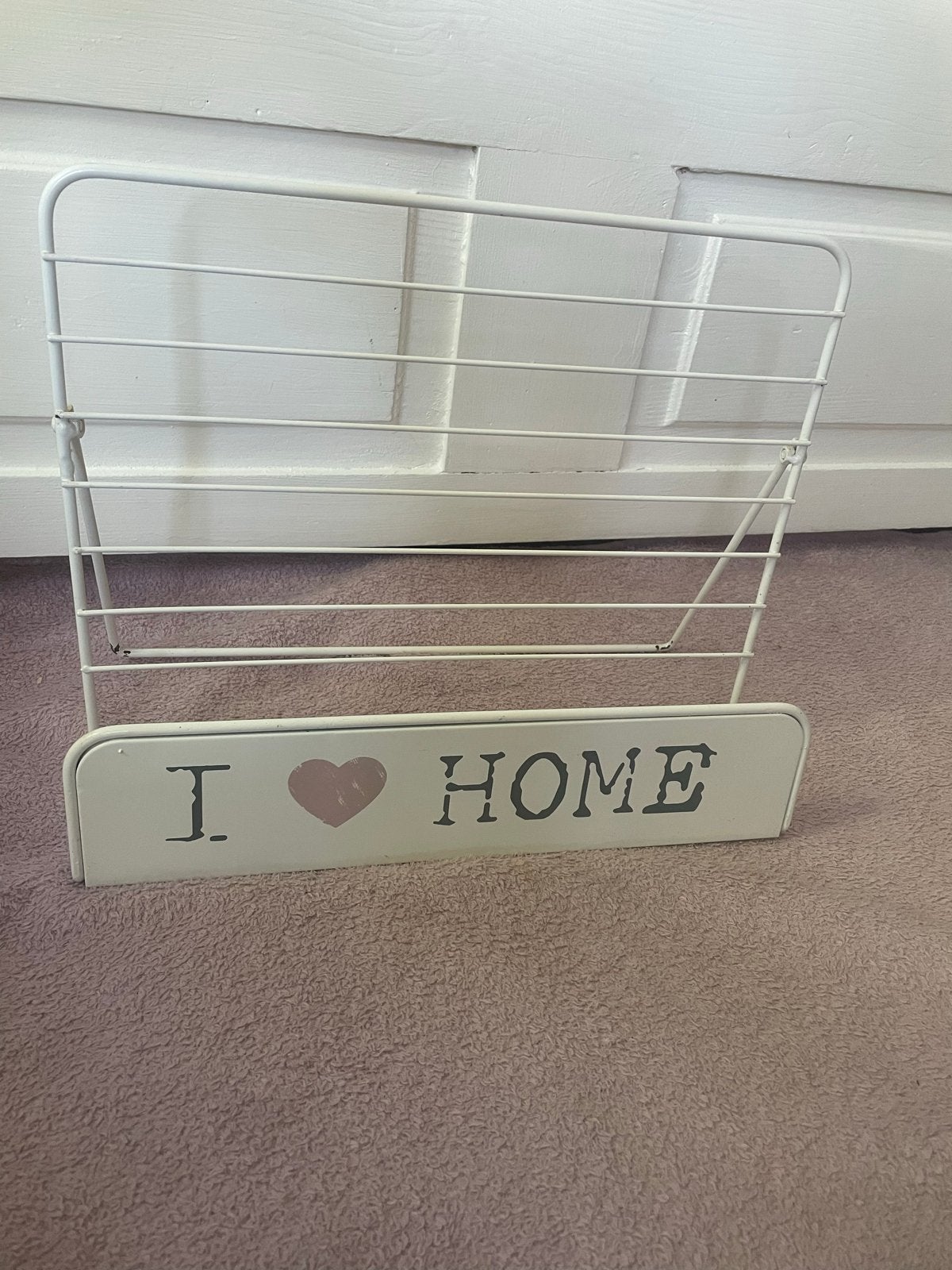Wit metalen boekenstandaard / tijdschriftenrek 'I love HOME', Ophalen, Gebruikt, Metaal, Tijdschriftenrek