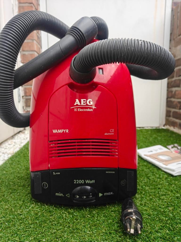 Krachtige AEG Vampyr Stofzuiger (2200W) + extra zakken!, Stofzak, Gebruikt, Stofzuiger, Ophalen of Verzenden