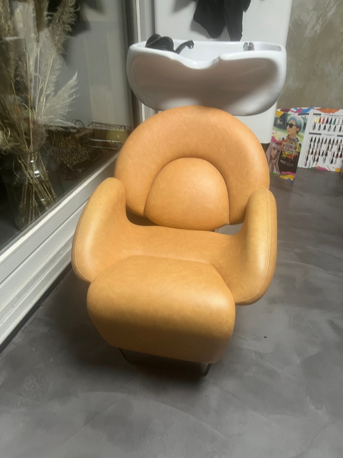 Twee nette kappersstoelen met verstelbare hoofdsteun, Ophalen, Gebruikt, Twee, Leer