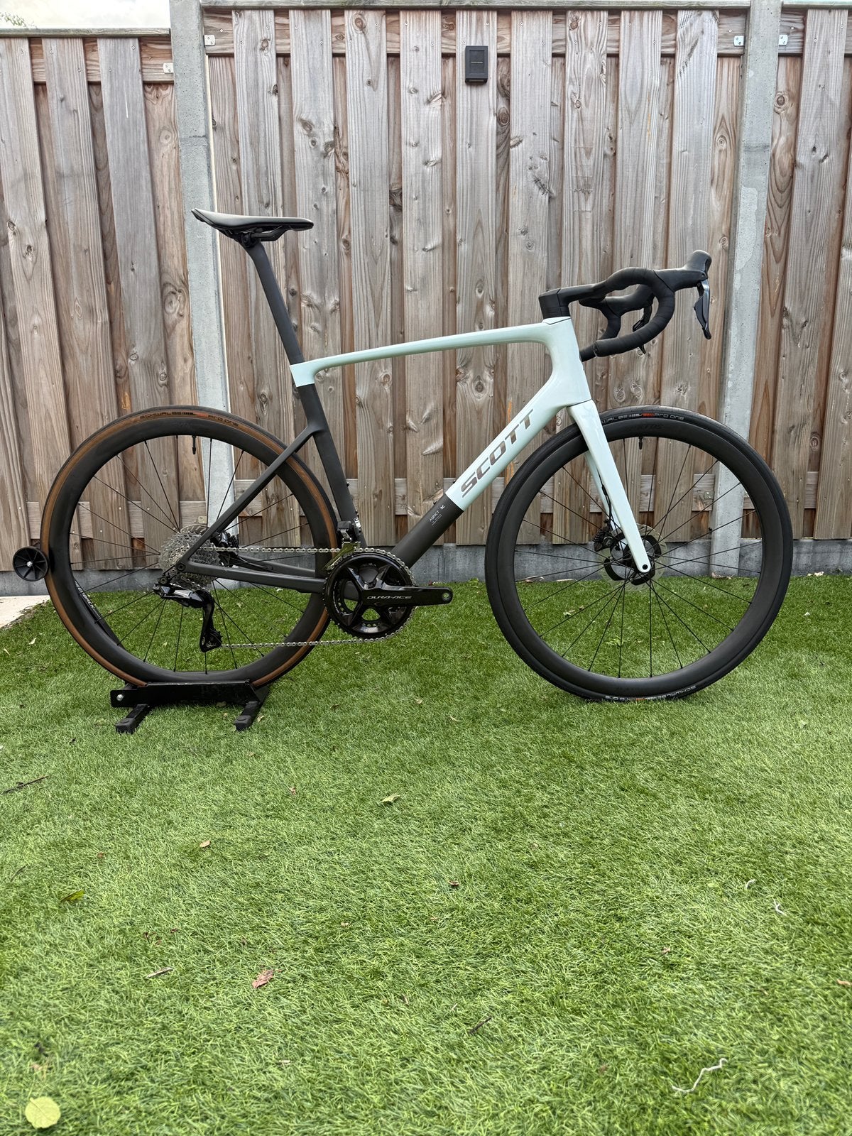 Scott Addict RC Pro (maat 58) 2026, Fietsen en Brommers, 28 inch, Carbon, Heren, Nieuw