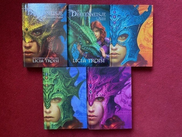 LICIA TROISI HET DRAKENMEISJE DE COMPLETE SERIE IN GOEDE STA, Ophalen of Verzenden, Gelezen