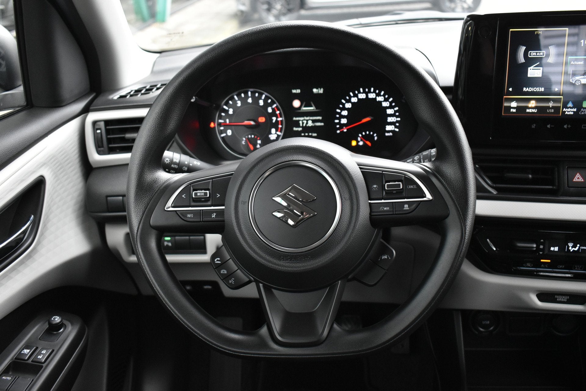 Suzuki Swift 1.2 Comfort Smart Hybrid Handgeschakeld 82pk |, Stof, Gebruikt, 400 kg, Origineel Nederlands