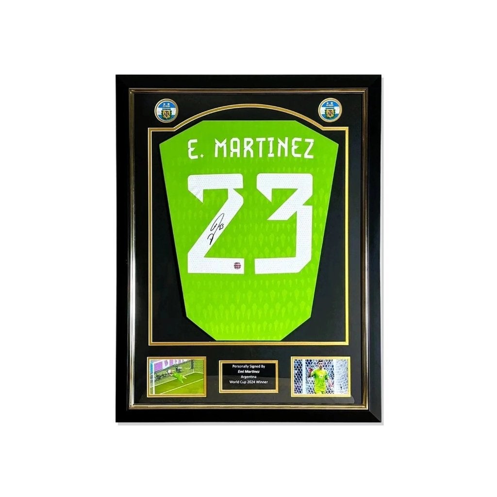 Martínez – gesigneerd Argentinië keepersshirt Deluxe Frame, Buitenlandse clubs, Shirt, Info@sportmemorabilianetherlands.com, Nieuw