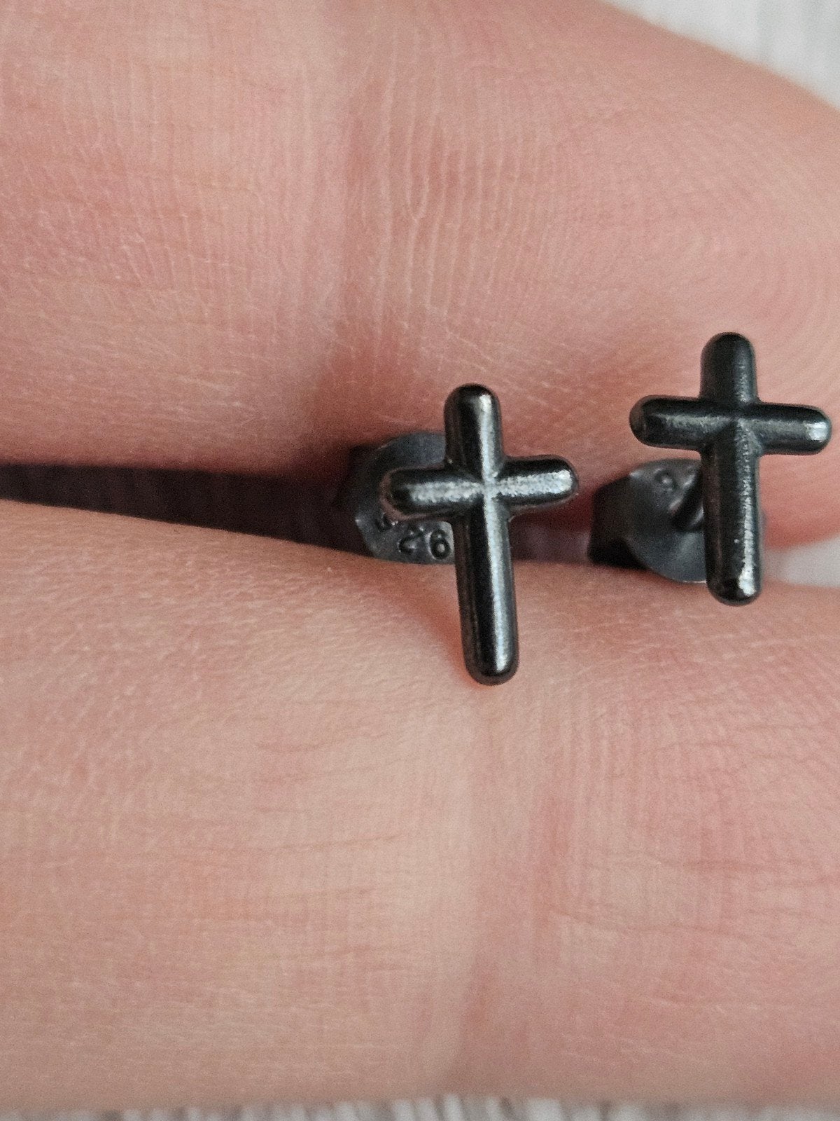 Zwarte kruis oorknopjes Sterling zilver, Zwart, Nieuw, Ophalen of Verzenden, Knopjes of Stekers