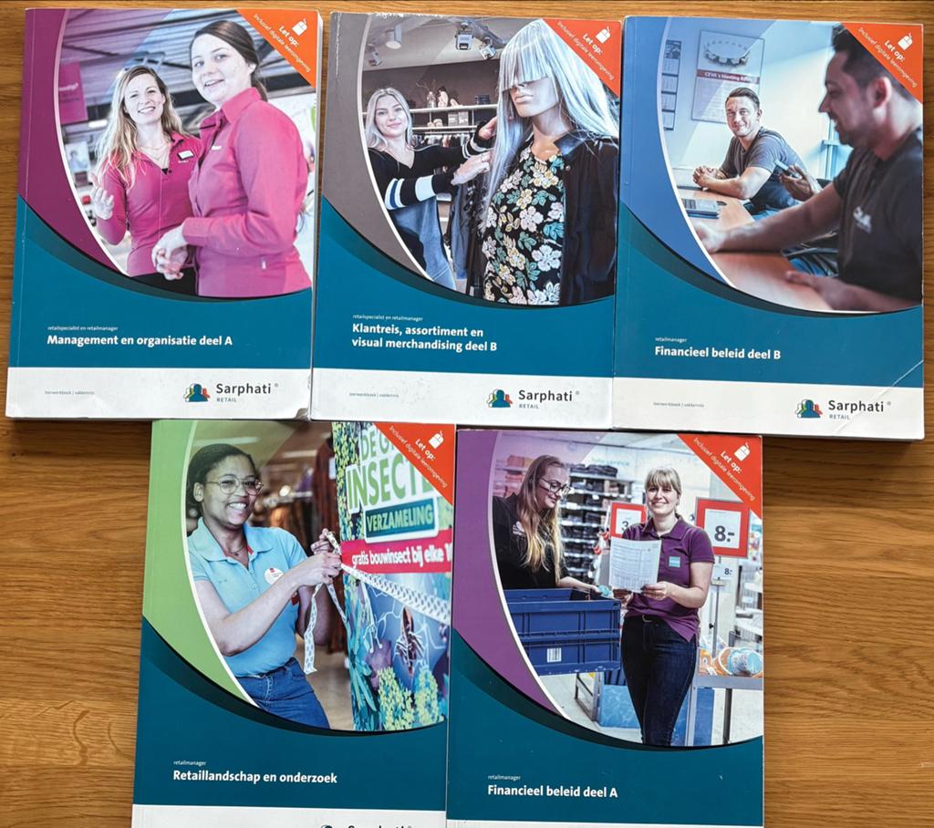Sarpati Retail boeken (Management, Klantrel, Financieel bele, Boeken, Ophalen of Verzenden, Zo goed als nieuw, Overige niveaus