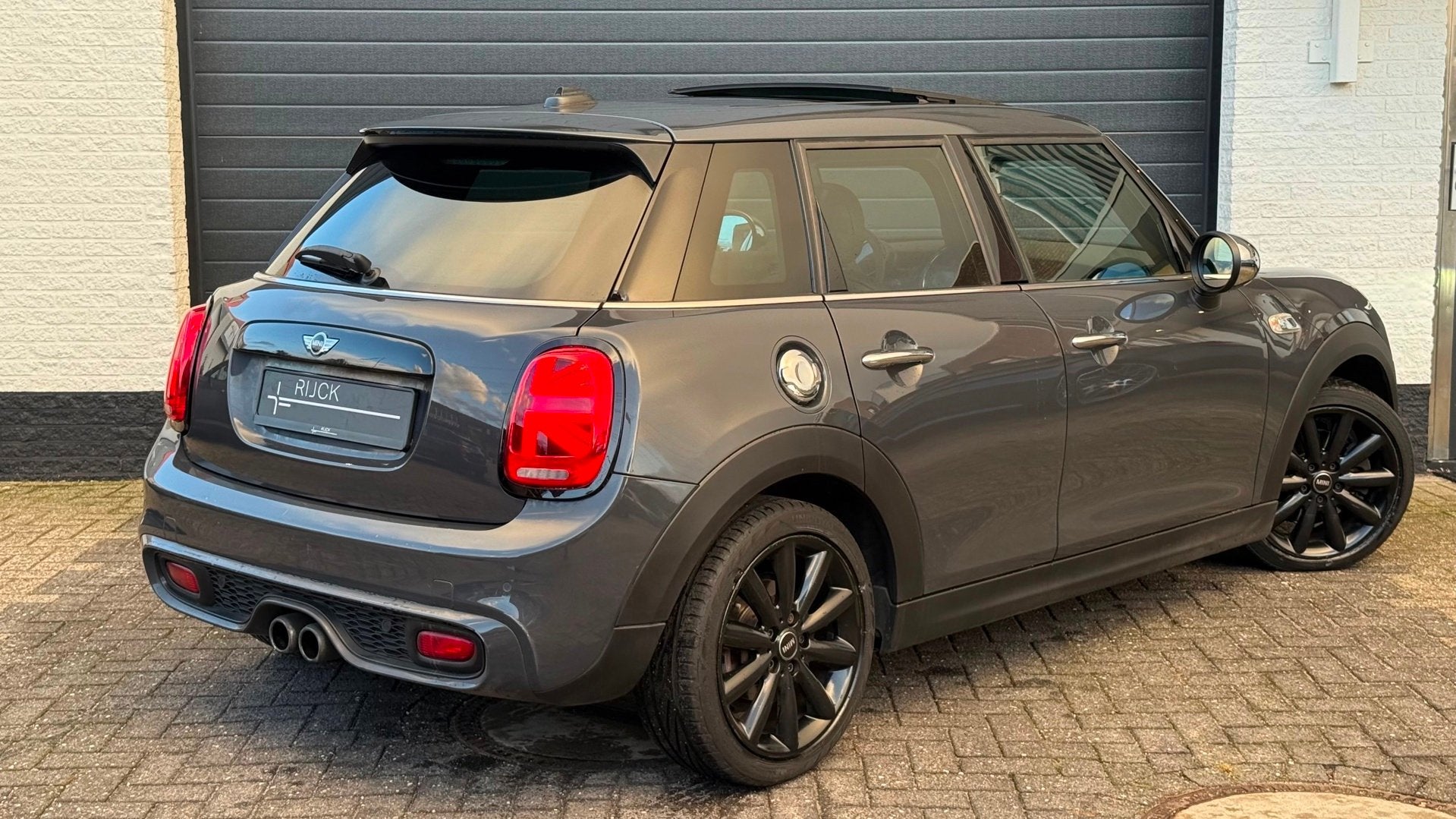 Mini 5-Deurs MINI Cooper S 2.0 Chili | Aut. | Pano | Yours L, Auto's, Gebruikt, Zwart, Leder, Bedrijf