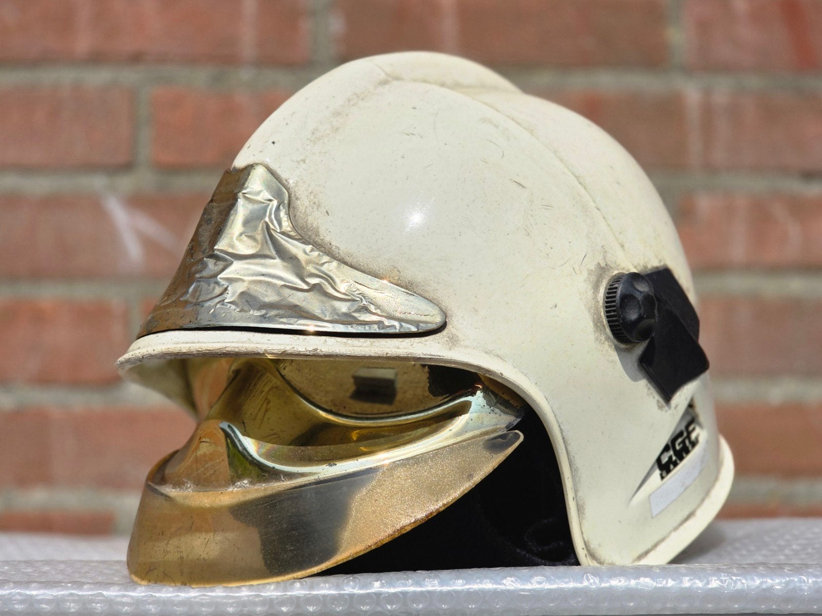 brandweerhelm brandweer Gallet, Ophalen of Verzenden, Landmacht, Nederland, Embleem of Badge
