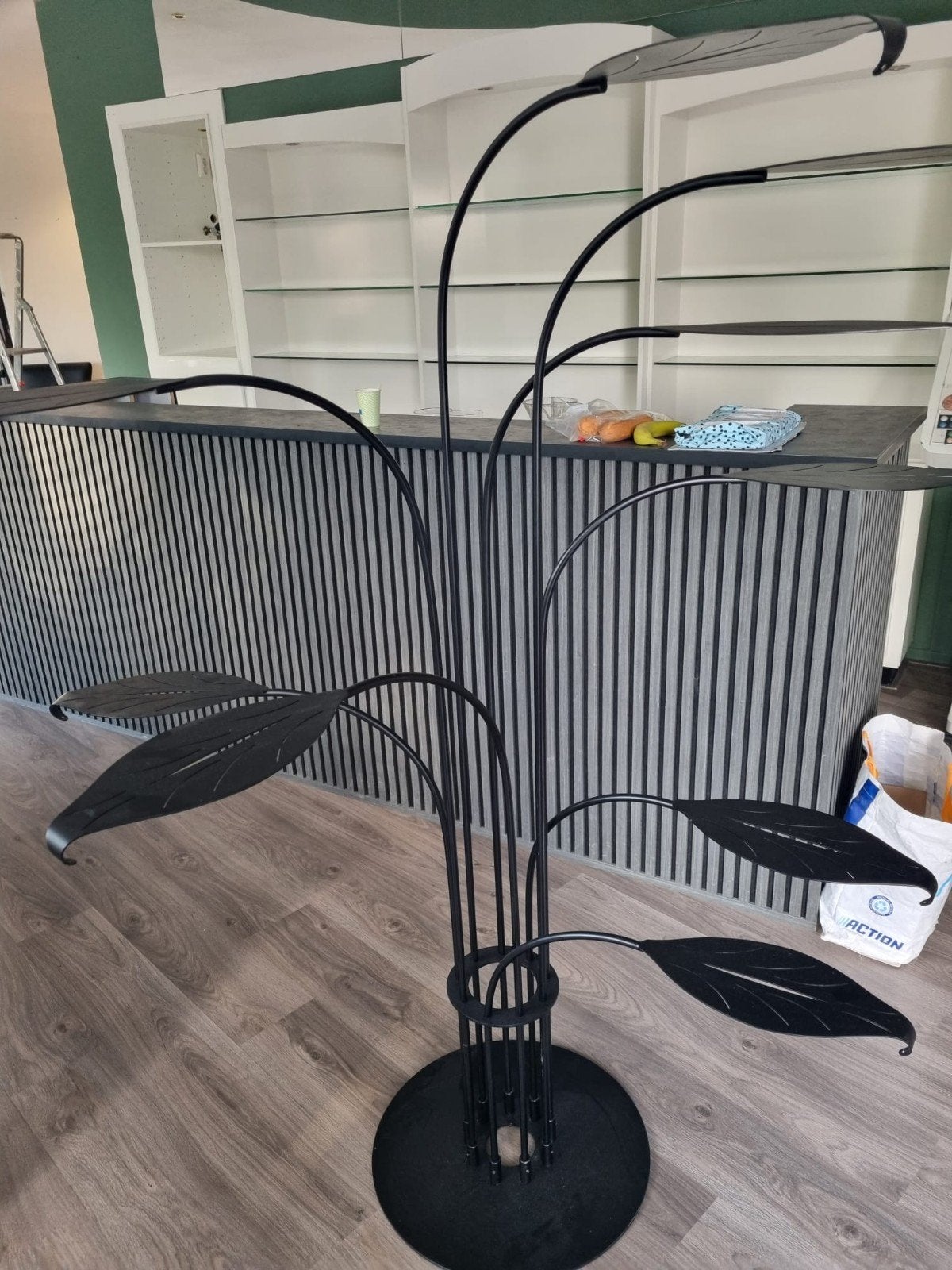 Decoratieve metalen plantenstandaard, Ophalen