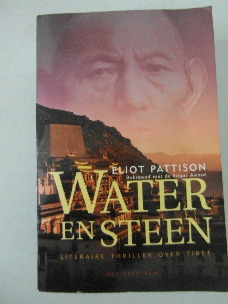 Water en steen,  Eliot Pattison, Ophalen of Verzenden, Zo goed als nieuw