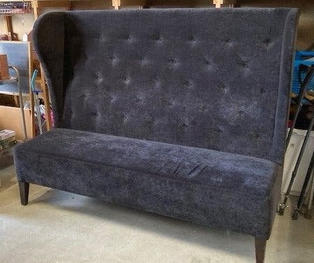 Ongeveer vierpersoonsbank zwart met hoge rugleuning 2 x, 250 tot 300 cm, Gebruikt, 75 tot 100 cm, Ophalen of Verzenden