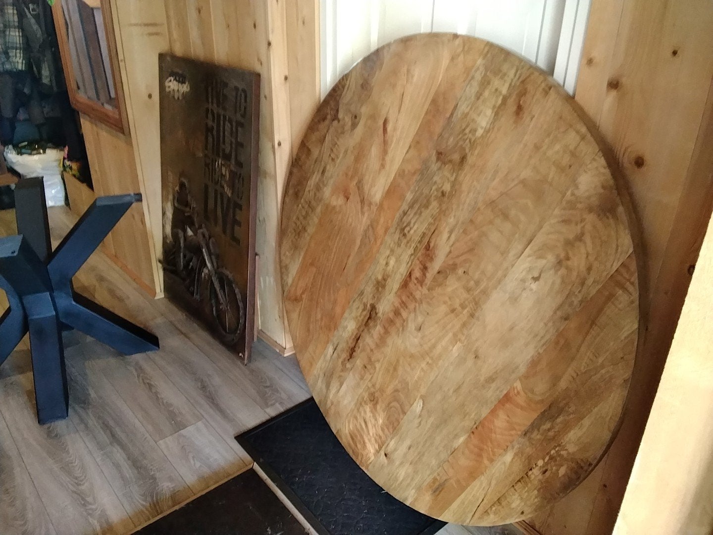 prachtige mangohout tafel 140 met sterpoot, Ophalen, Rond, Zo goed als nieuw, 100 tot 150 cm