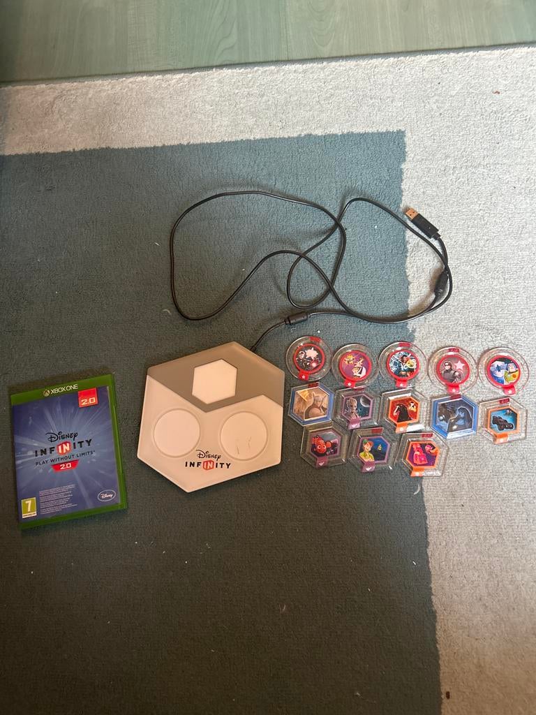 Disney Infinity 2.0 Xbox One 13 Power Discs en bord, Avontuur en Actie, Gebruikt, 2 spelers, Eén computer