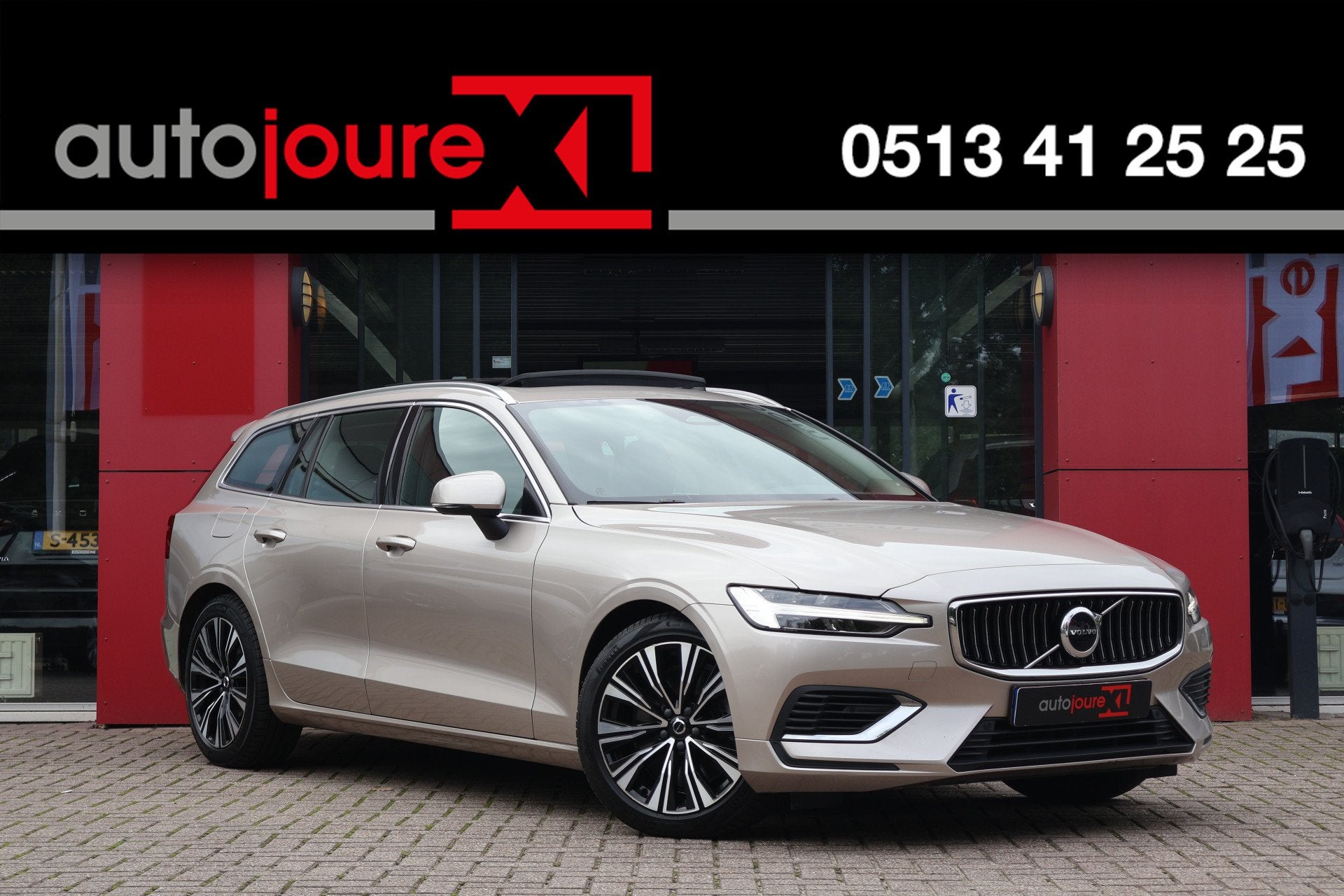 Volvo V60 2.0 T6 Plug-in hybrid AWD Plus Bright | Long Range, Automaat, Gebruikt, 129 €/maand, Zilver of Grijs