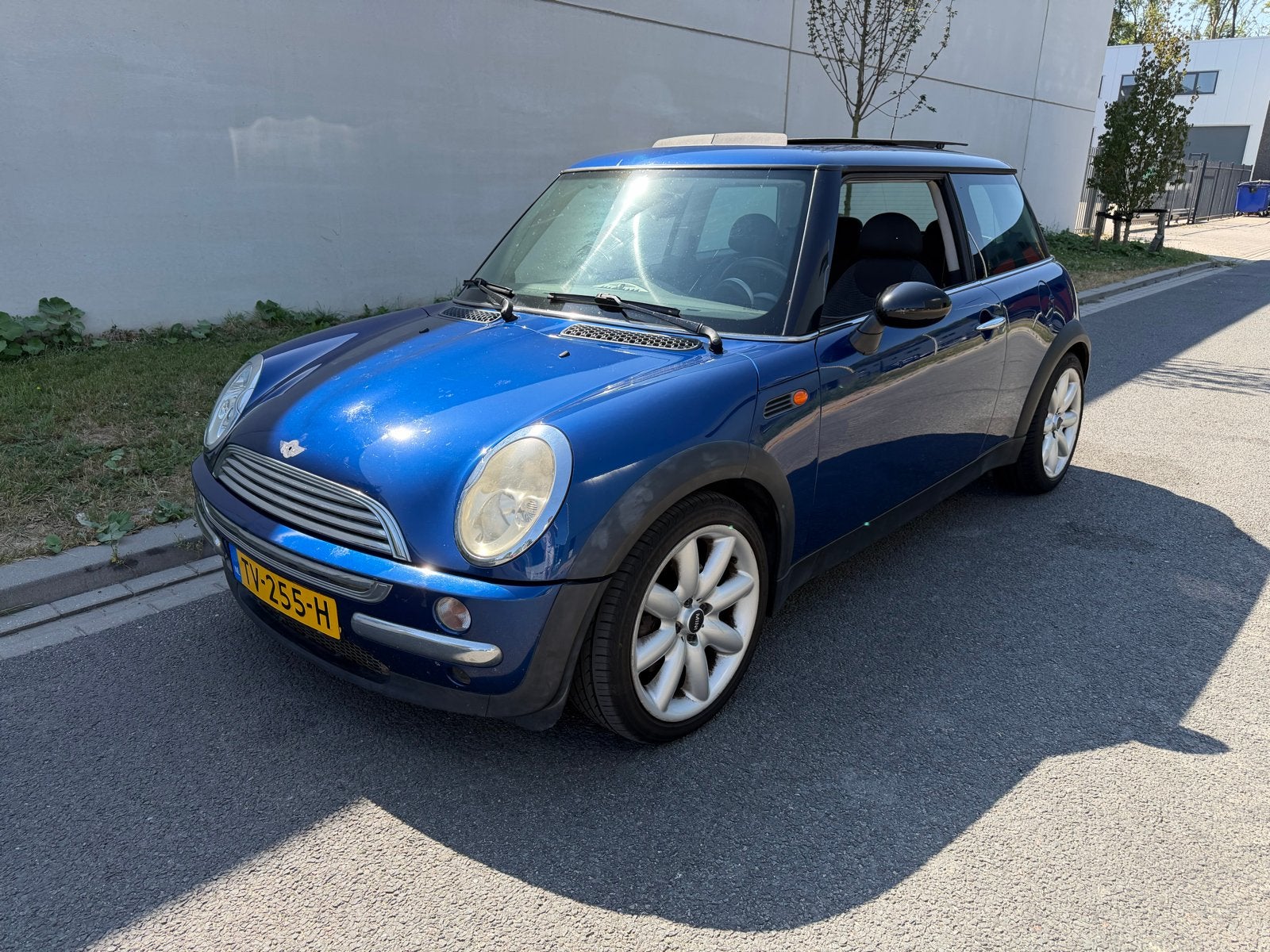 Mini Cooper AUTOMAAT - INRUILER - GEEN GARANTIE - 2003 1.6, Stof, Zwart, Bedrijf, 115 pk
