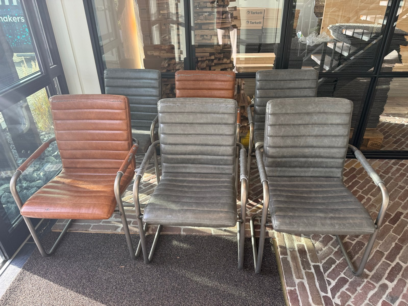 Gratis af te halen stoelen voor keet of schuur, Ophalen, Gebruikt, Bruin, Metaal