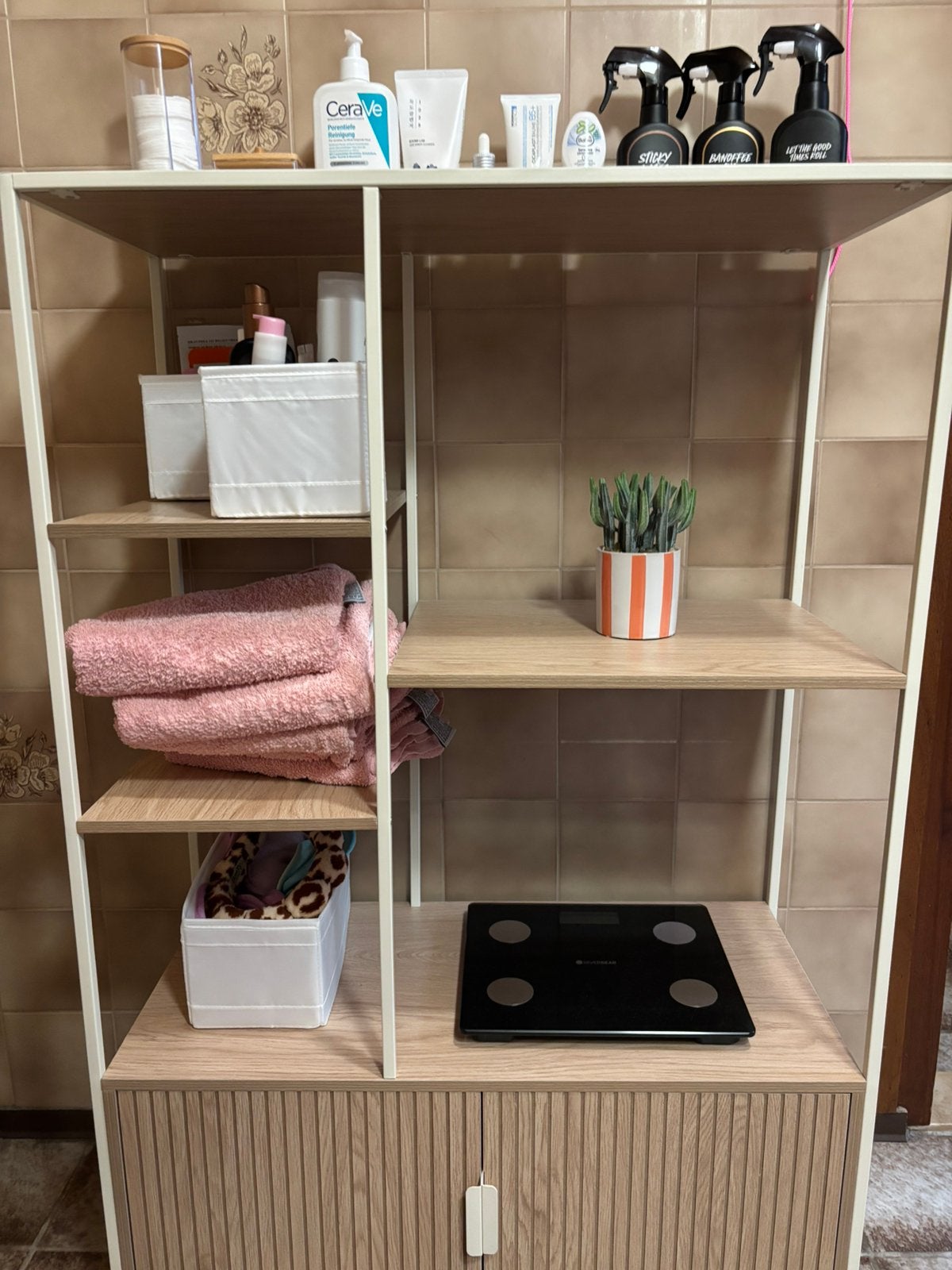 Foto 4 van Wandkast beige